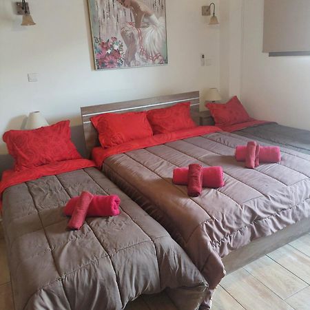 Love Holiday Suite 1 Tris Elies Extérieur photo