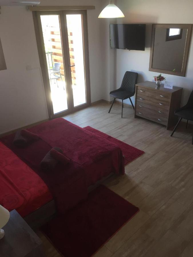 Love Holiday Suite 1 Tris Elies Extérieur photo