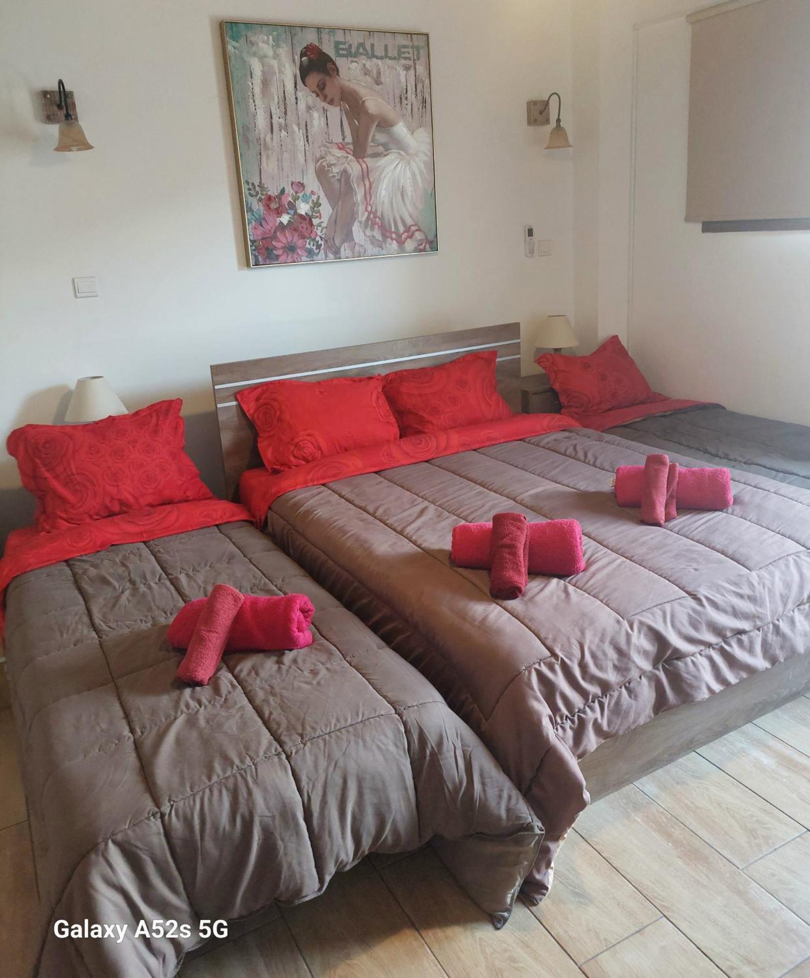 Love Holiday Suite 1 Tris Elies Extérieur photo